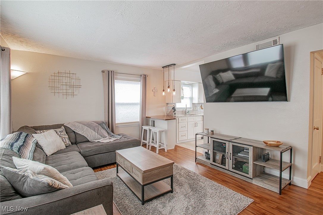 2370 Schubert St Cuyahoga Falls, OH 44221 - Thumbnail 4