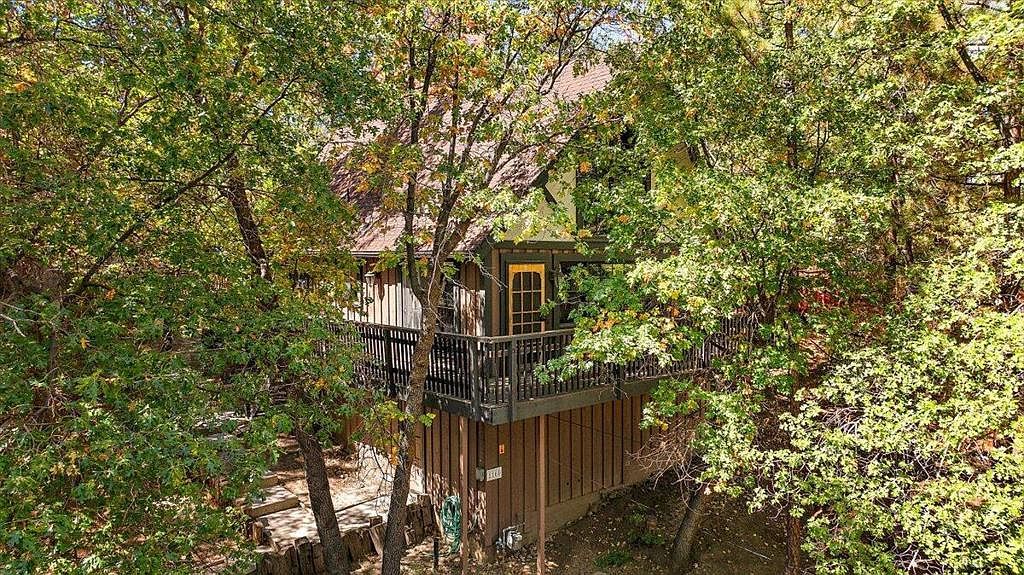 1160 W Alta Vista Ave Big Bear Lake, CA 92315 - Thumbnail 4