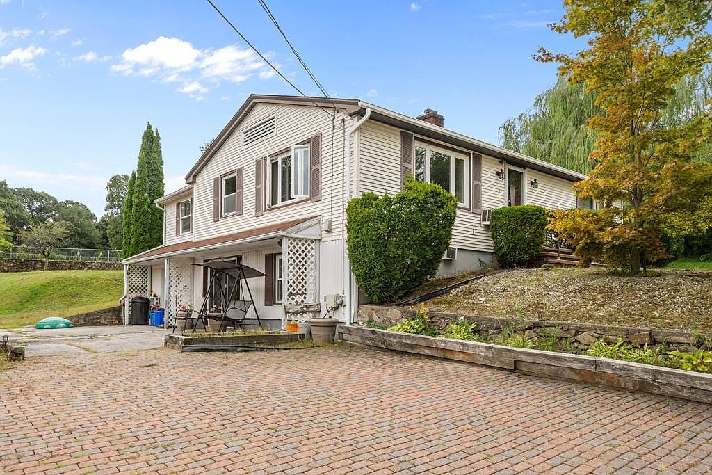 30 Lillian Rd Johnston, RI 02919 - Thumbnail 4