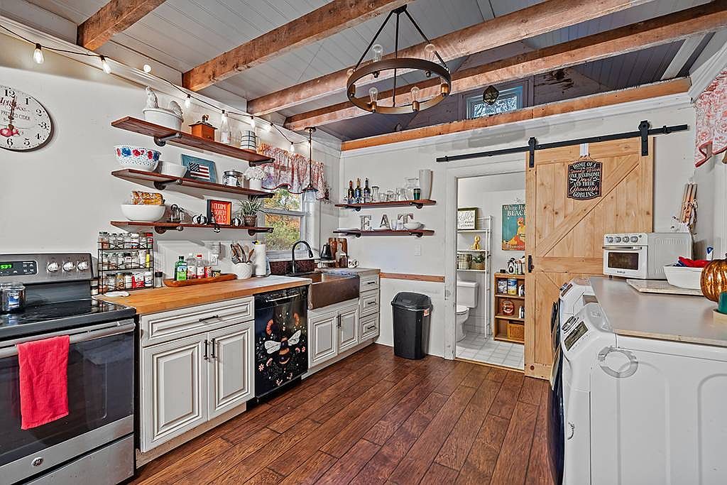 286 Blackstone St Uxbridge, MA 01569 - Thumbnail 4