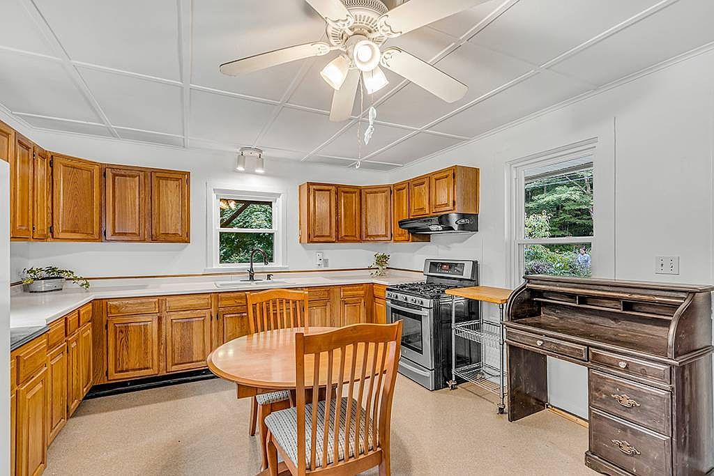 201 Willimantic Rd Baltic, CT 06330 - Thumbnail 4