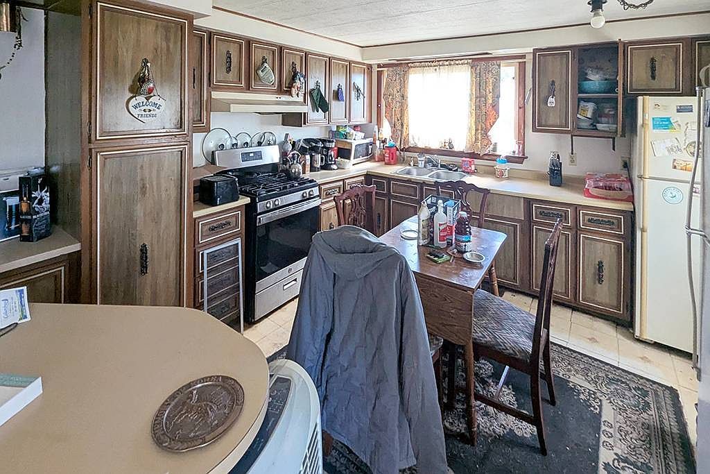 21 Cathy Cir Portsmouth, RI 02871 - Thumbnail 4