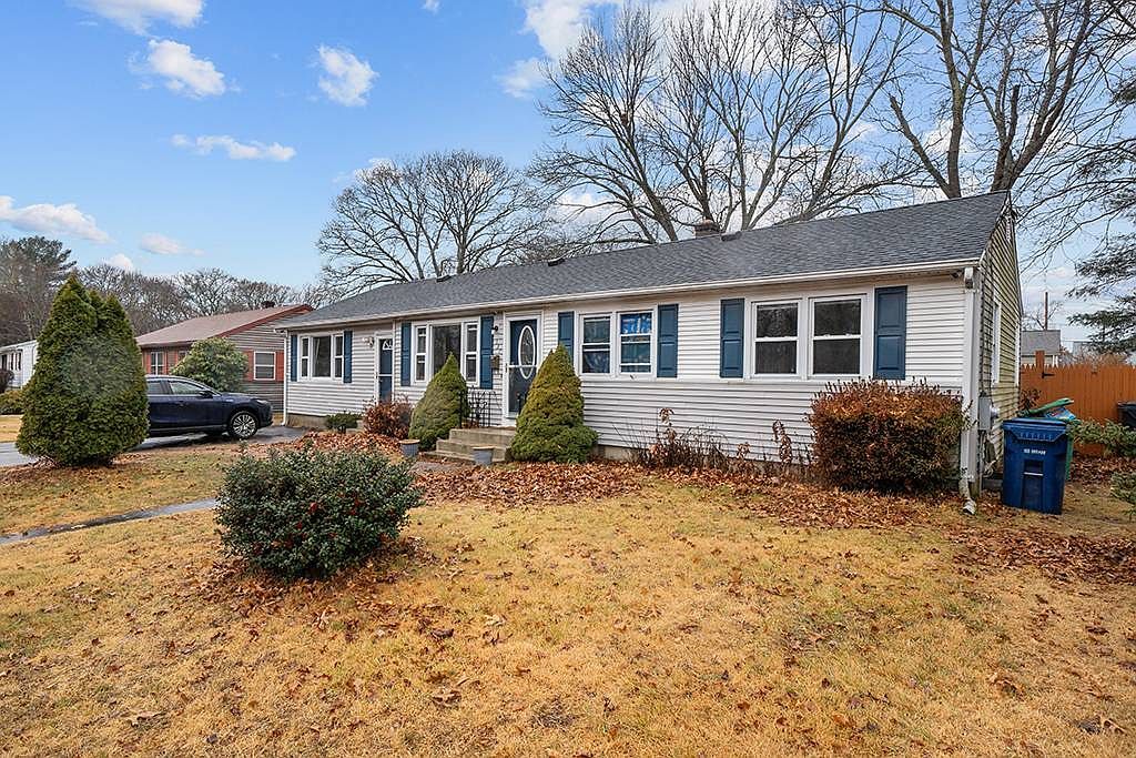 137 Dickens St Warwick, RI 02886 - Thumbnail 4