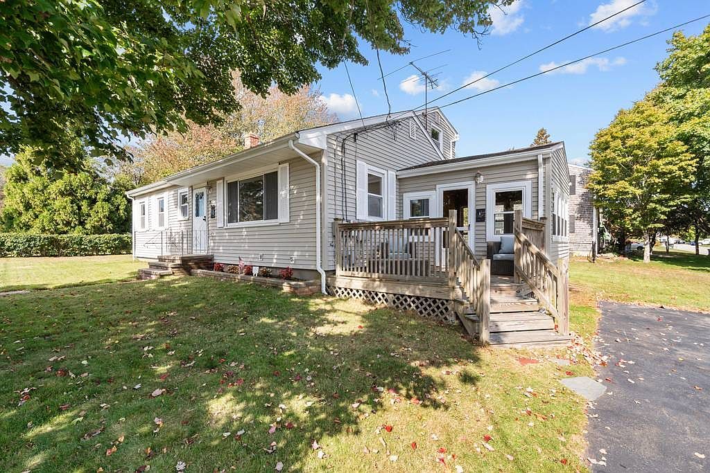 79 Hopeworth Ave Bristol, RI 02809 - Thumbnail 4