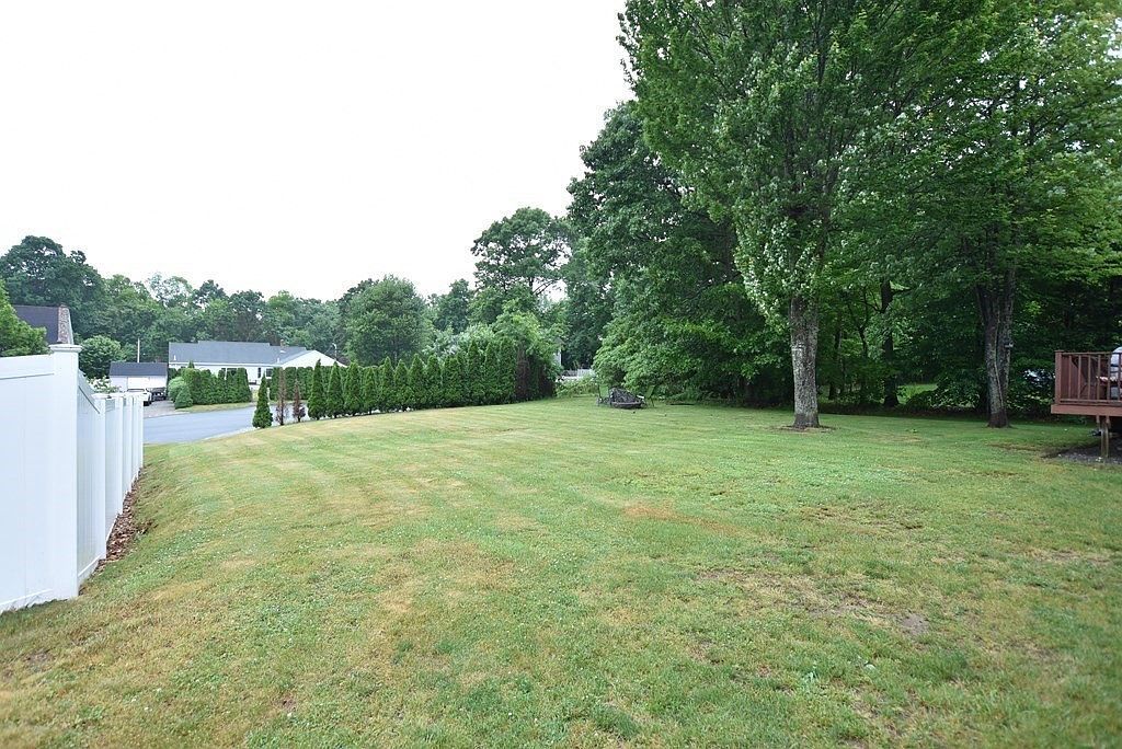 107 Manchester Ave Somerset, MA 02726 - Thumbnail 4