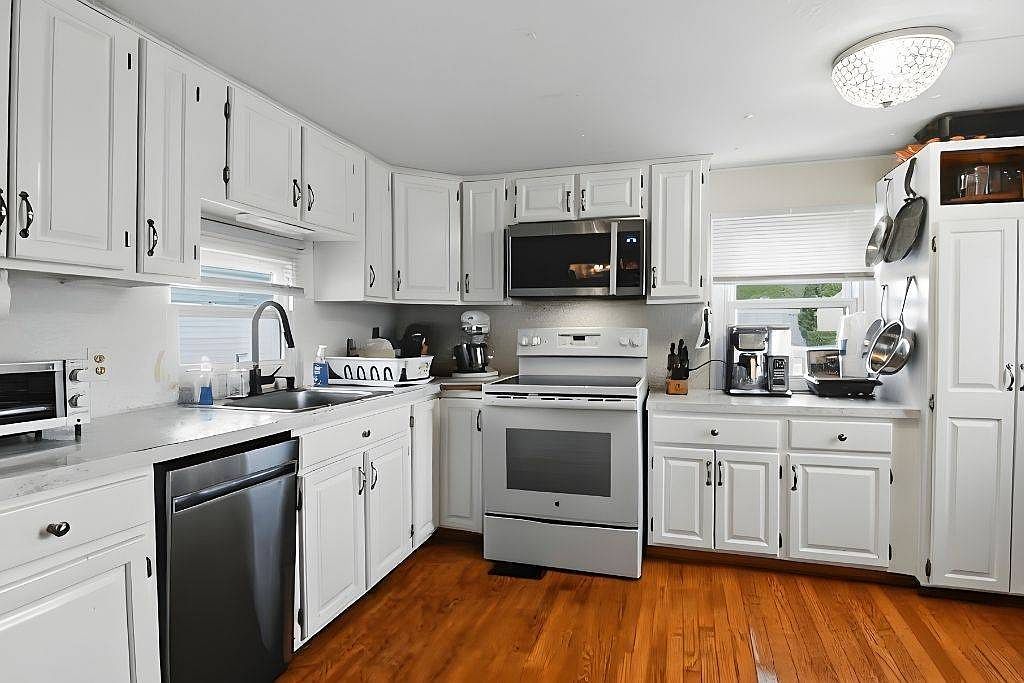 27 Mead St Coventry, RI 02816 - Thumbnail 4