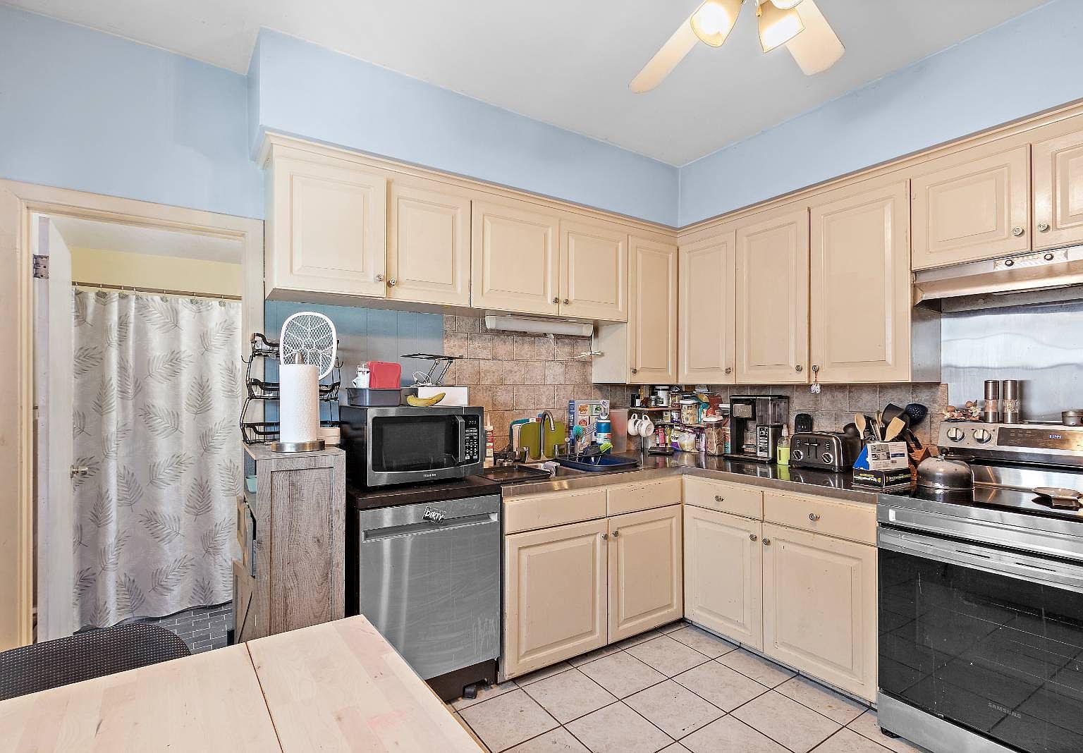 80 Colonial Ave Cranston, RI 02910 - Thumbnail 4