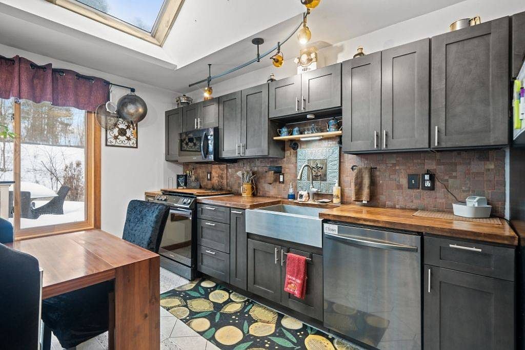 29 Old Canterbury Rd Plainfield, CT 06374 - Thumbnail 4