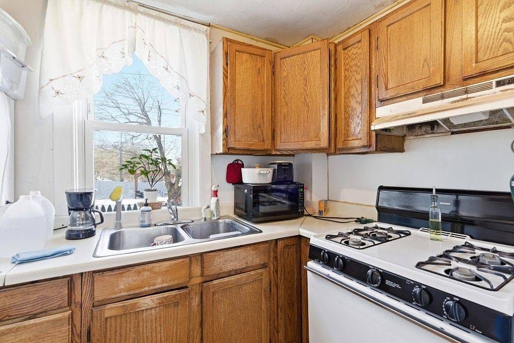 345 Pleasant St Pawtucket, RI 02860 - Thumbnail 4