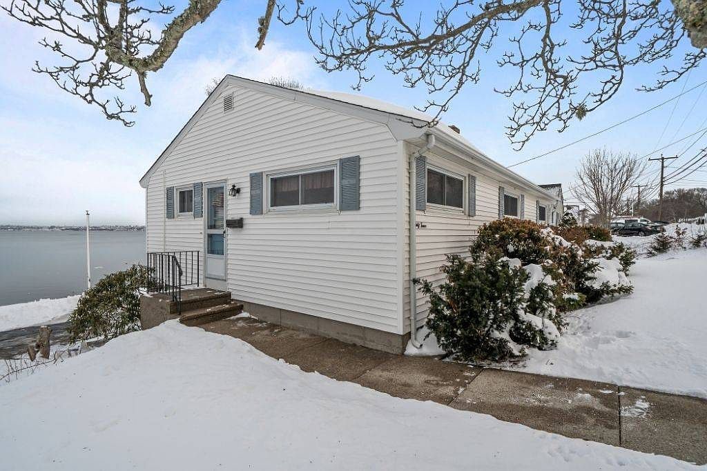 64 King Philip Ave Bristol, RI 02809 - Thumbnail 4