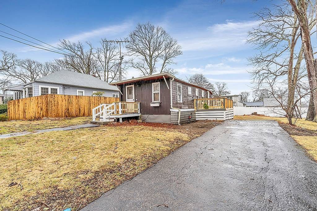 188 Wood St Warwick, RI 02889 - Thumbnail 4