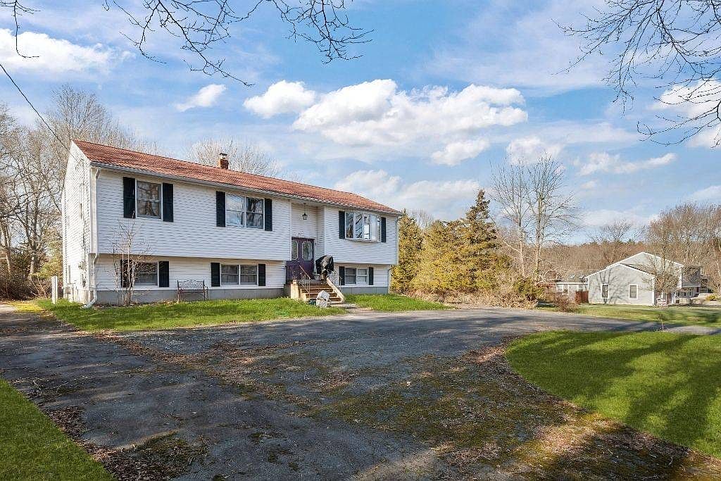 31 Hathaway Rd Acushnet, MA 02743 - Thumbnail 4