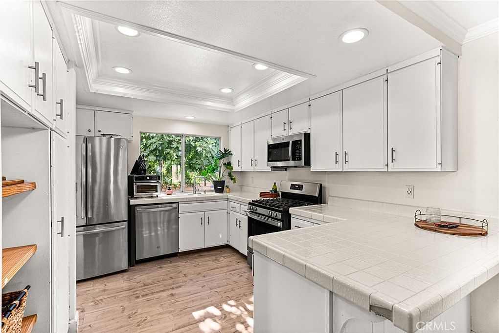 1341 Nettleton Ct Riverside, CA 92506 - Thumbnail 4