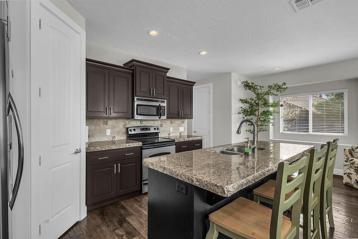 4222 E Torrey Pines Dr Washington, UT 84780 - Thumbnail 4