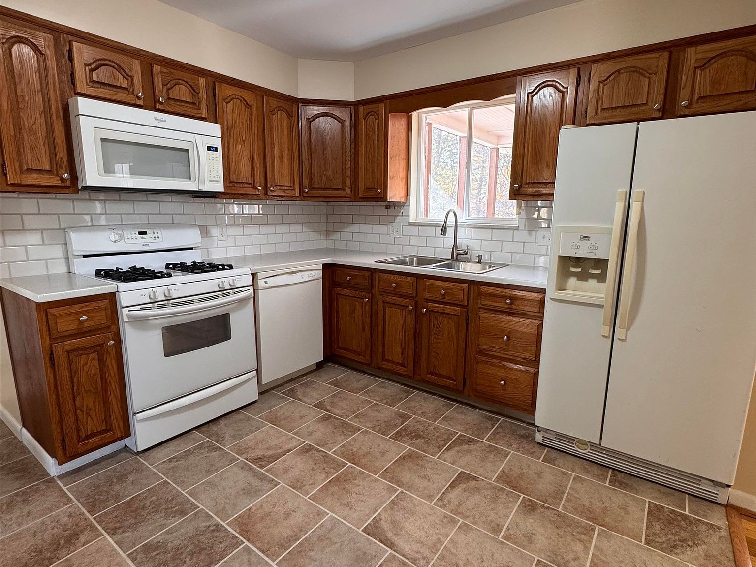 347 Navajo Trl Huntington, WV 25705 - Thumbnail 4