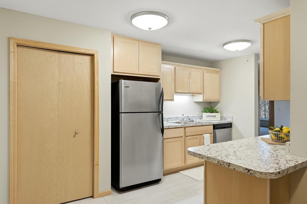 8206 Starr Grass Dr APT 204 Madison, WI 53719 - Thumbnail 4