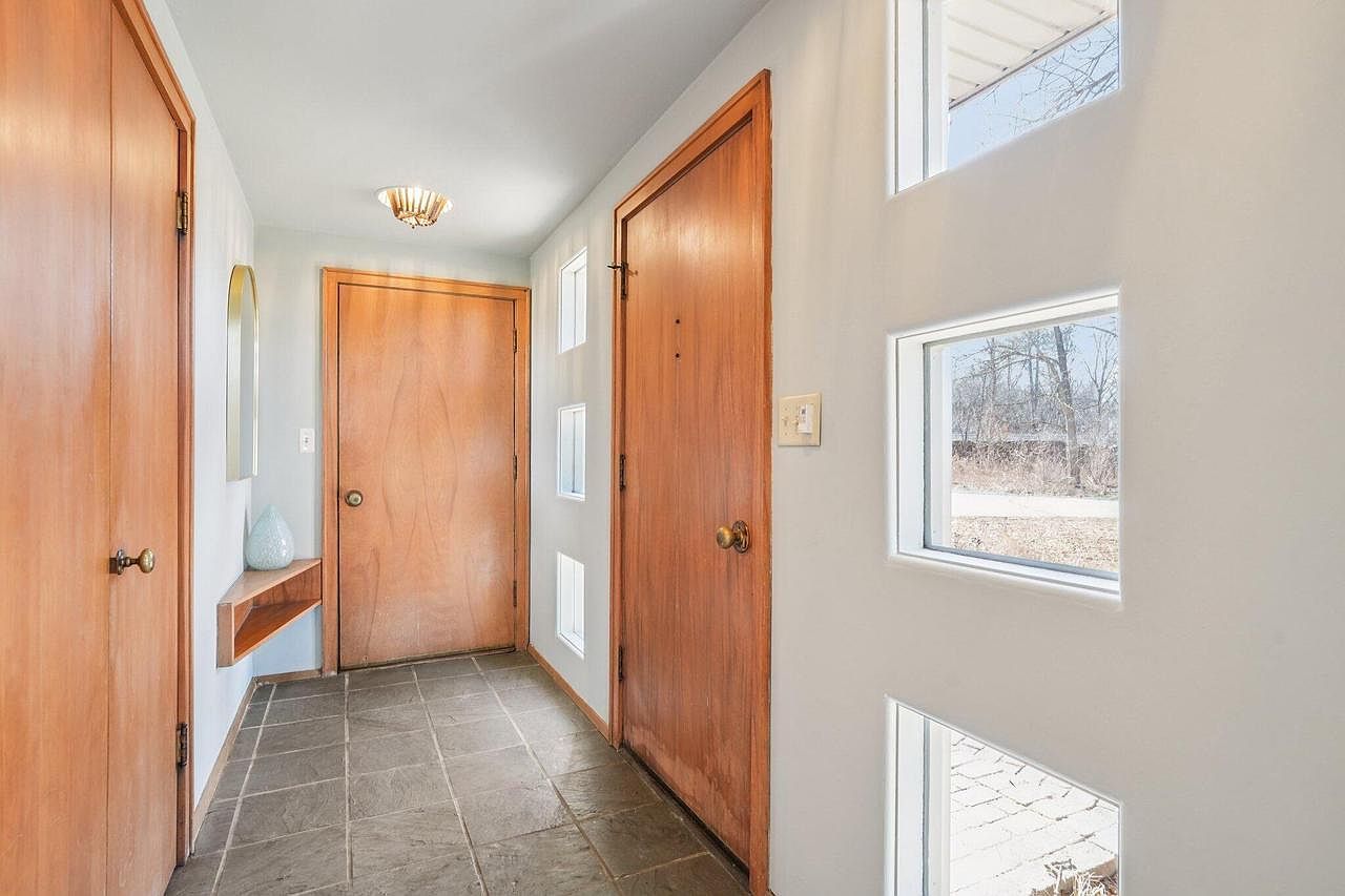 1009 Spring Valley Rd Burlington, WI 53105 - Thumbnail 4