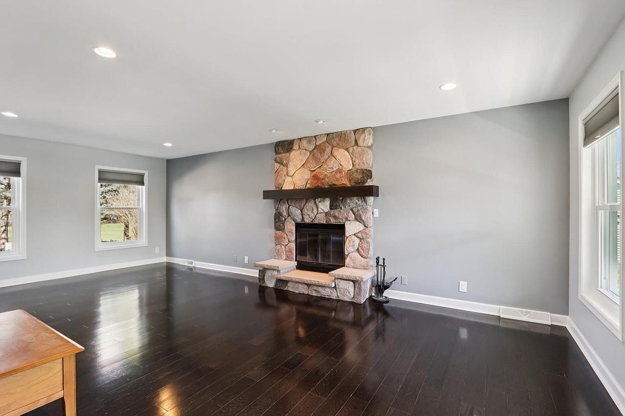 1720 Erin Ln Waukesha, WI 53188 - Thumbnail 4