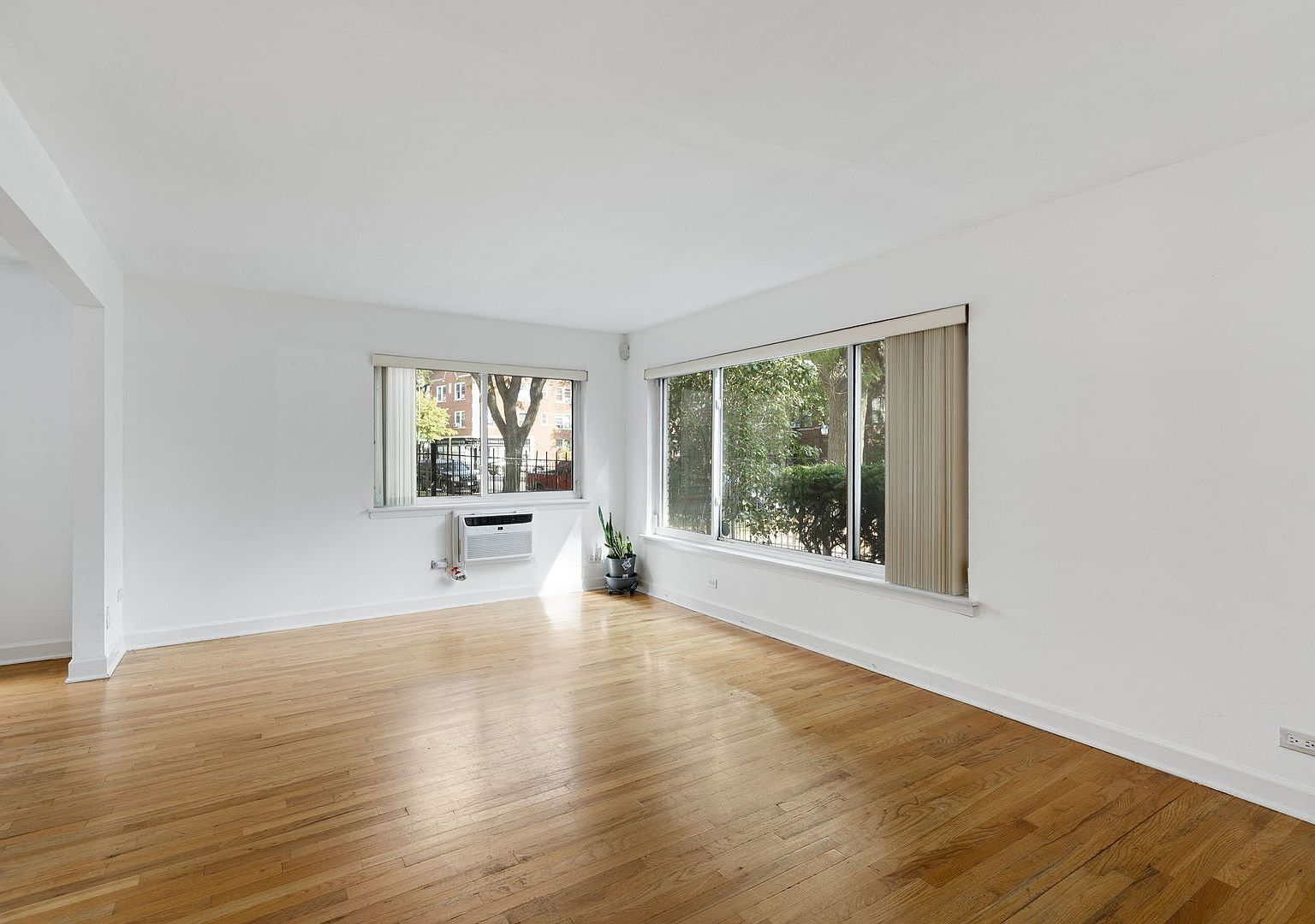 7070 N Ridge Blvd APT 1A Chicago, IL 60645 - Thumbnail 4