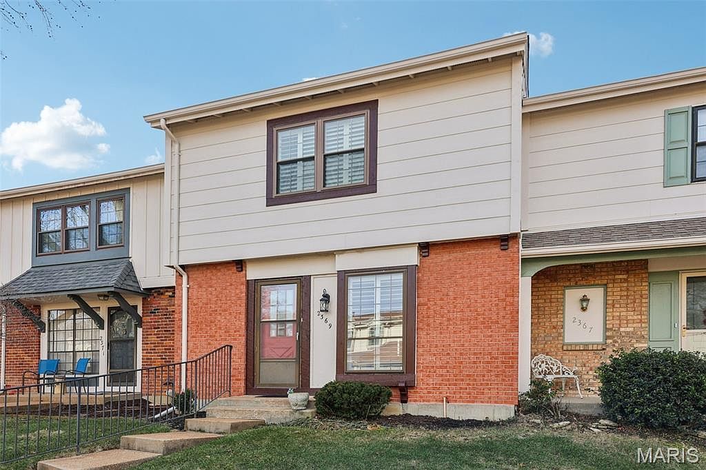 2369 Hidden Meadow Ln Ballwin, MO 63021 - Thumbnail 4