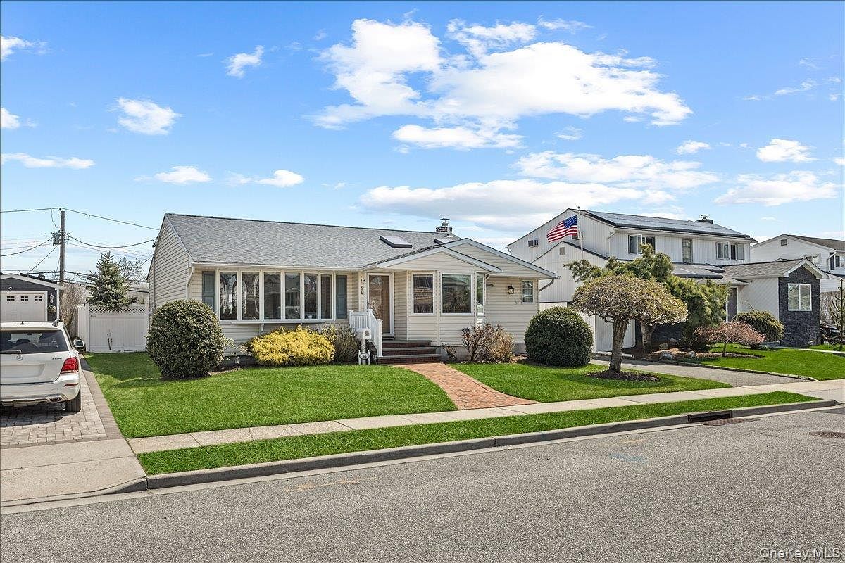 56 Haverford Rd Hicksville, NY 11801 - Thumbnail 4