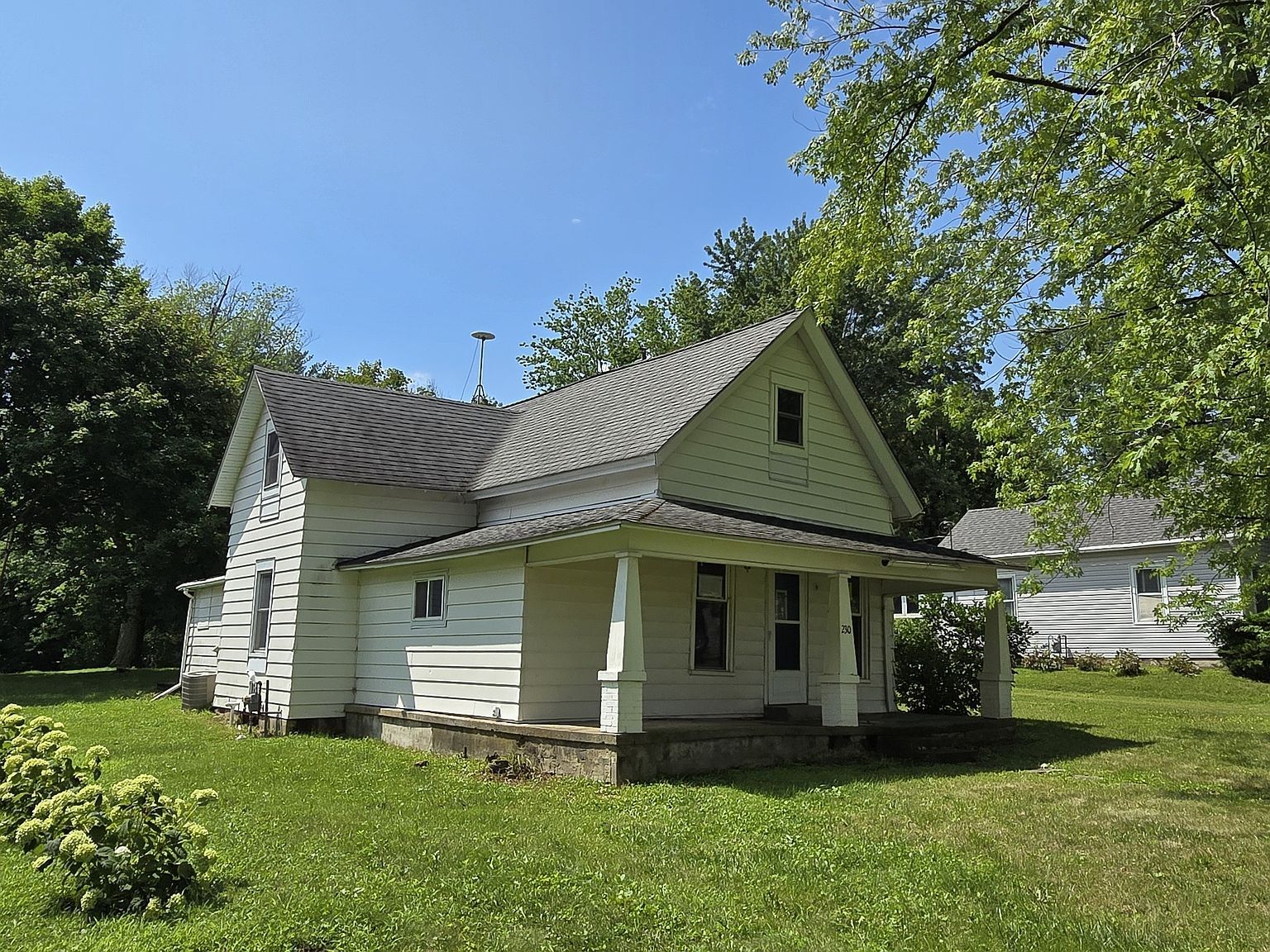 230 S High St Jamestown, IN 46147 - Thumbnail 4