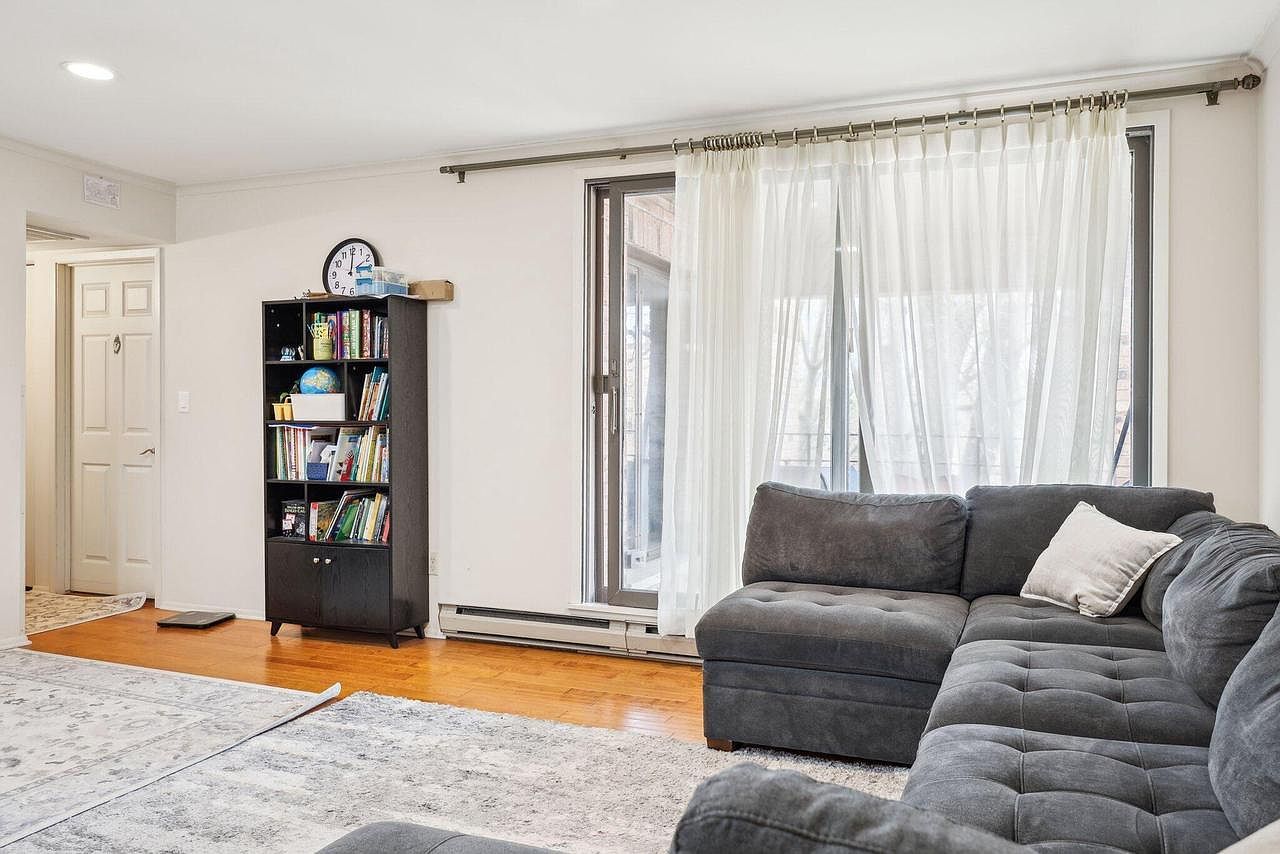 1818 E Shorewood Blvd UNIT 310 Shorewood, WI 53211 - Thumbnail 4