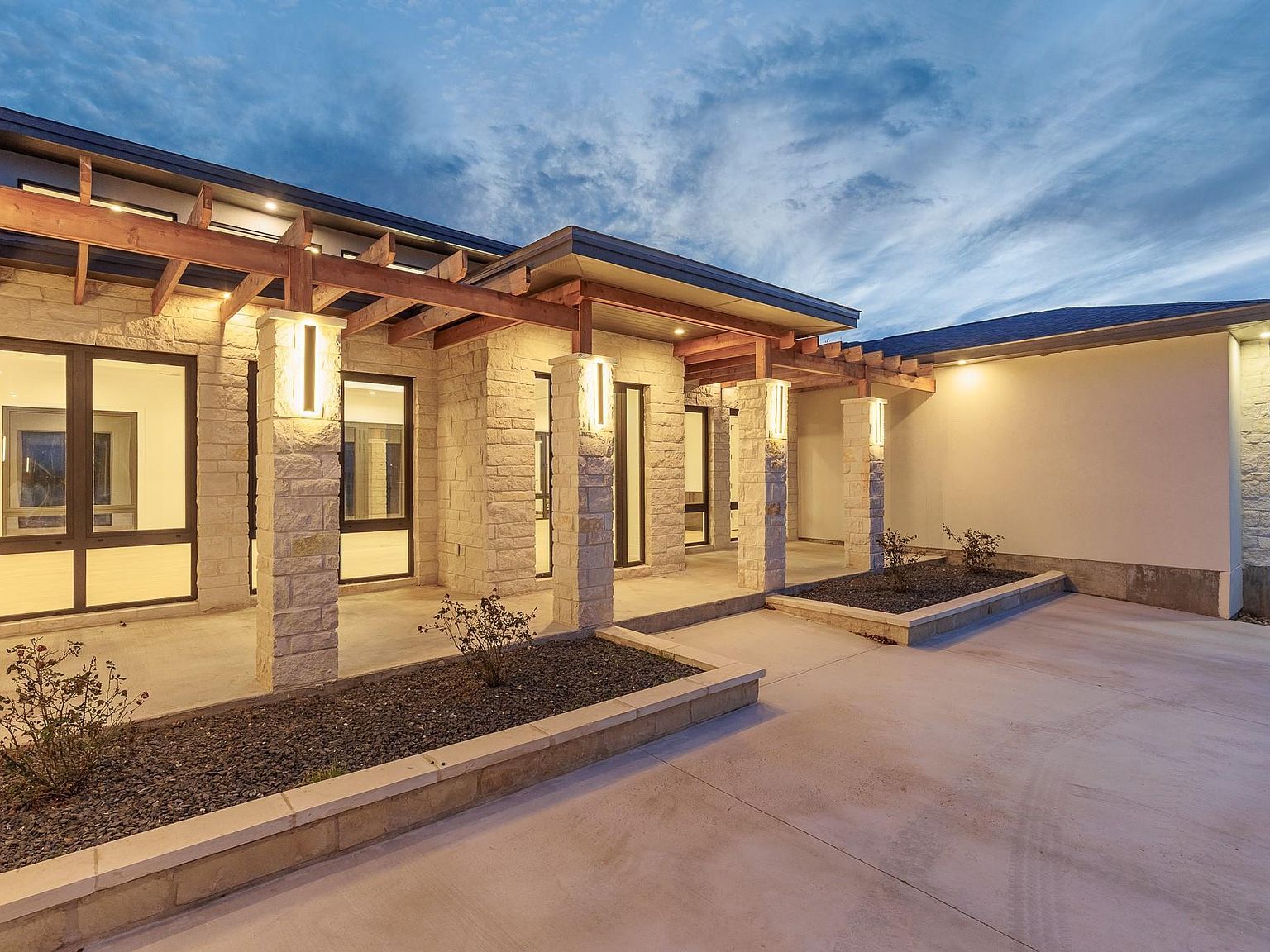 6425 Ranch Road 962 W Round Mountain, TX 78663 - Thumbnail 4