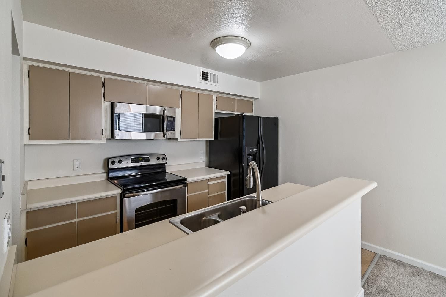 750 Del Verde Cir UNIT 6 Sacramento, CA 95833 - Thumbnail 4