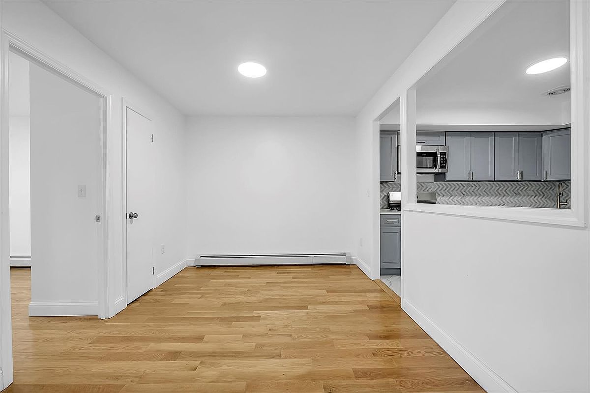 10465 42nd Ave Flushing, NY 11368 - Thumbnail 4