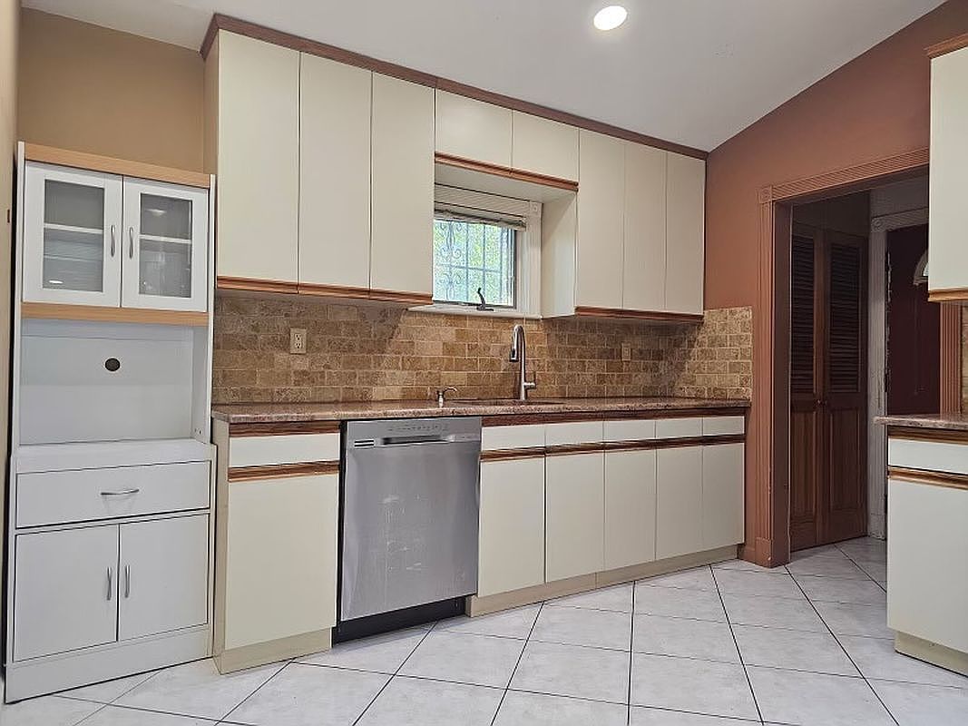 17-02 Clintonville St Whitestone, NY 11357 - Thumbnail 4