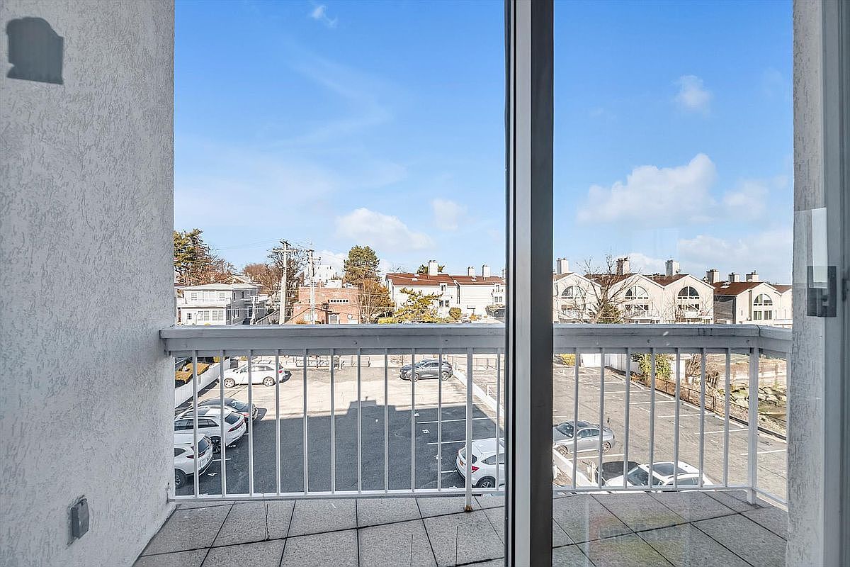 190 Schofield St APT 3 Bronx, NY 10464 - Thumbnail 4