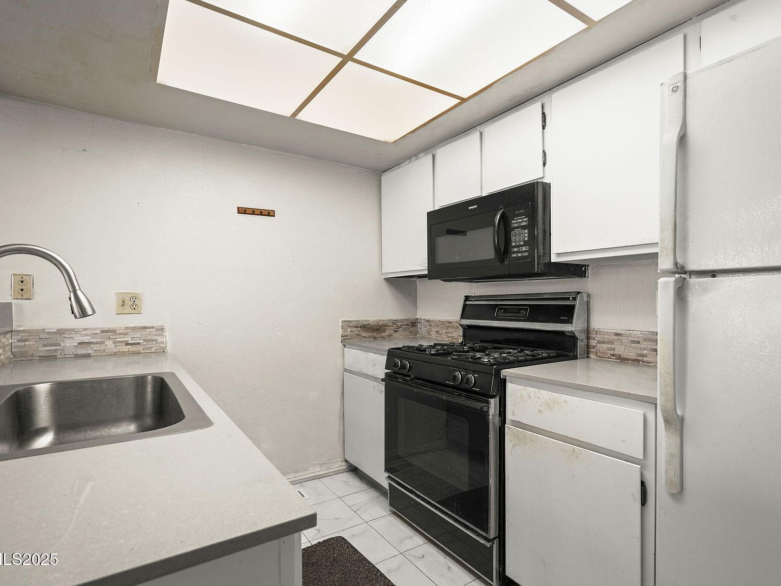 2371 Roundhouse Rd Sparks, NV 89431 - Thumbnail 4