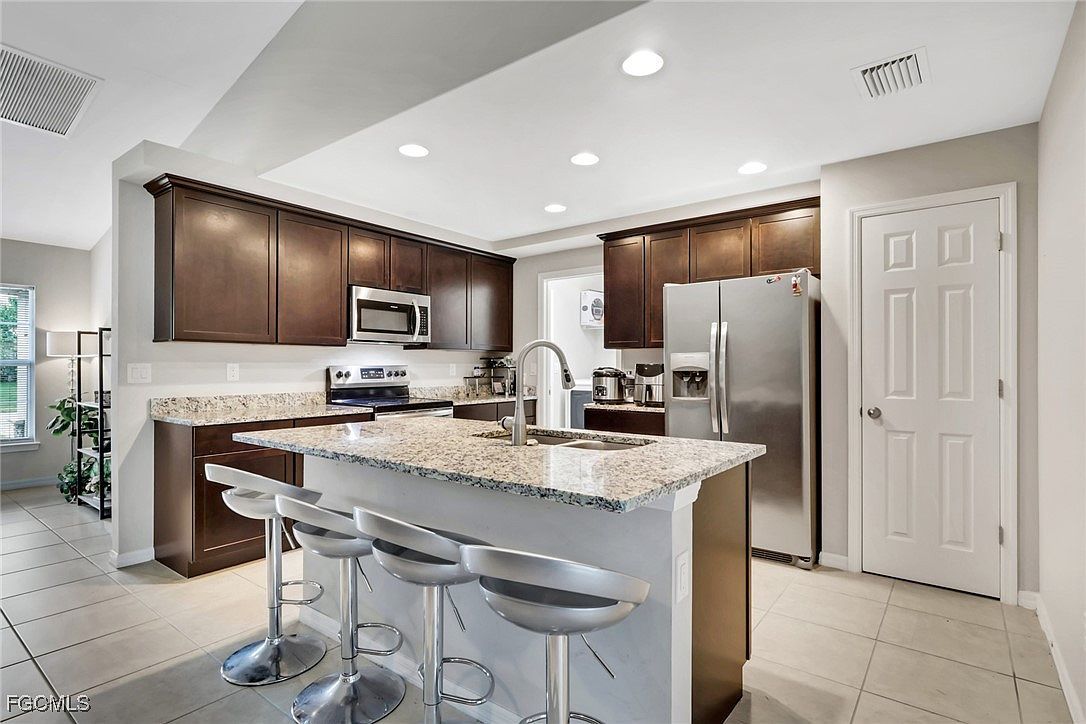 2729 SW 12th Ave Cape Coral, FL 33914 - Thumbnail 4