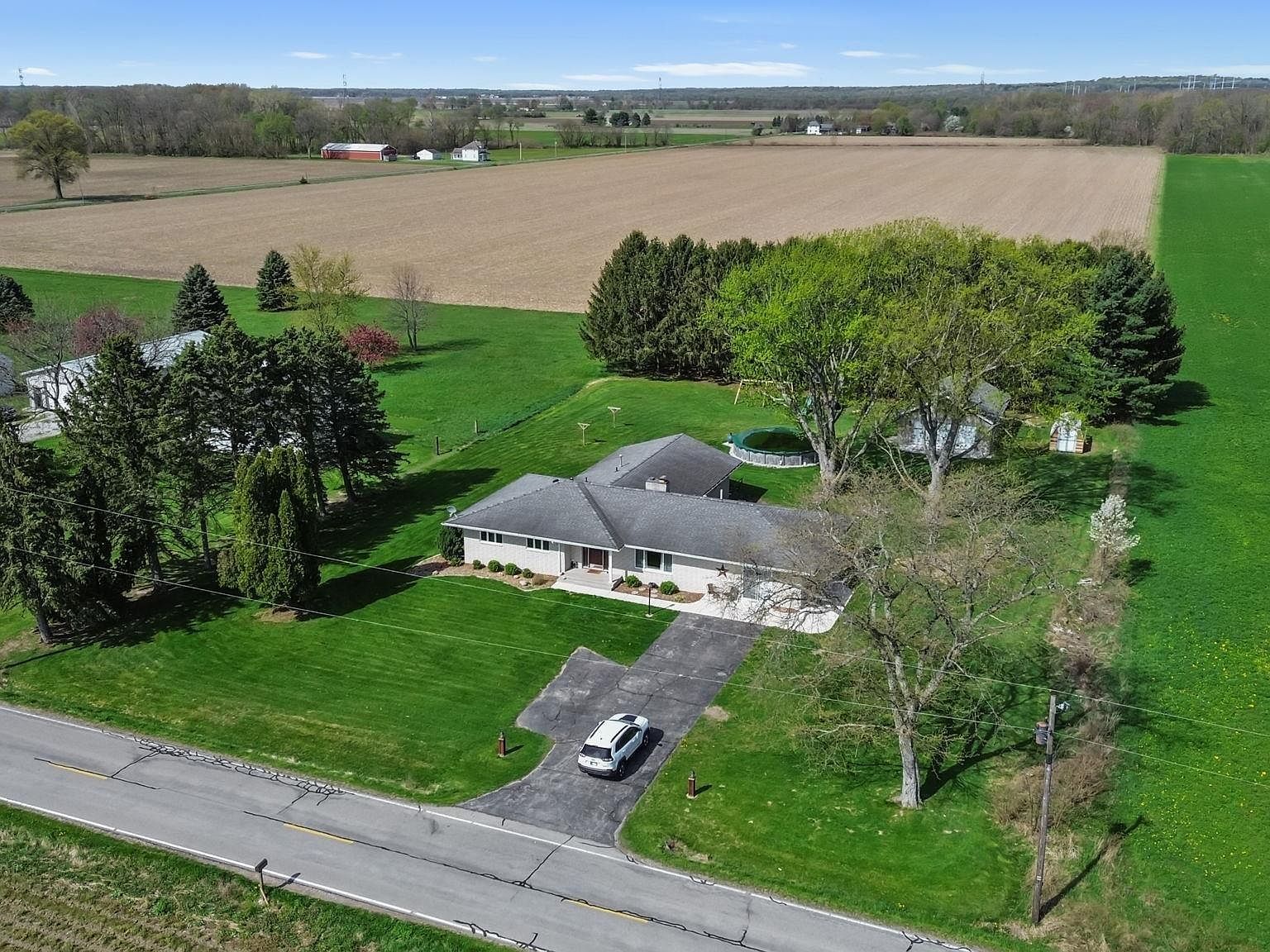 56915 Tulip Rd New Carlisle, IN 46552 - Thumbnail 4