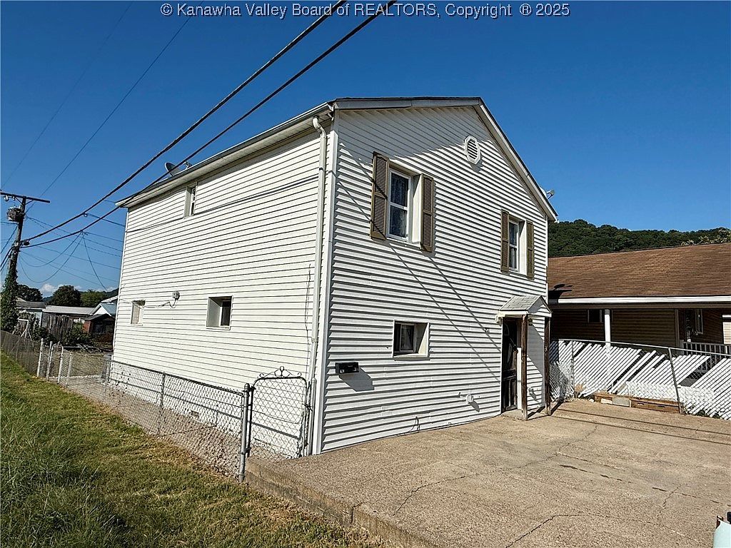 207 Marshall Ave Charleston, WV 25306 - Thumbnail 4