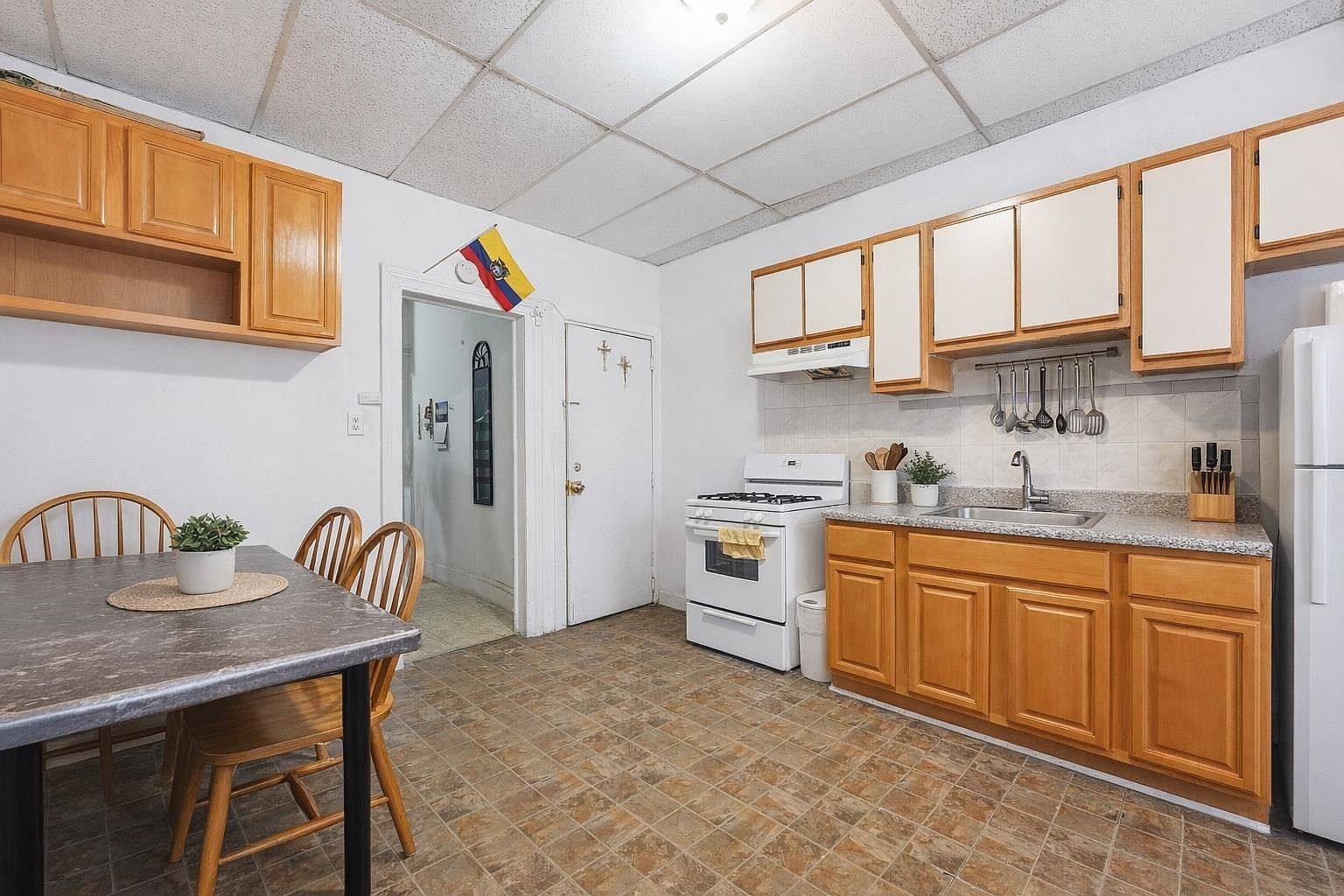 509 Monastery Pl Union City, NJ 07087 - Thumbnail 4