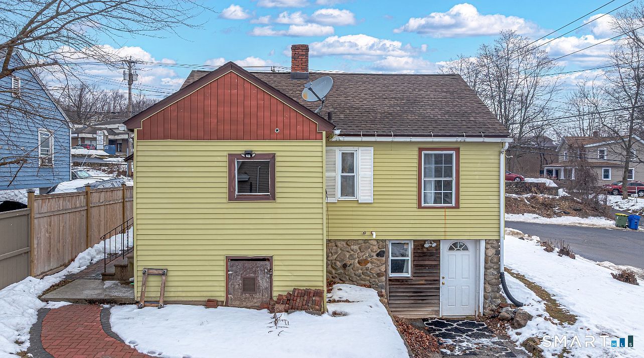 18 Dallas Ave Waterbury, CT 06705 - Thumbnail 4