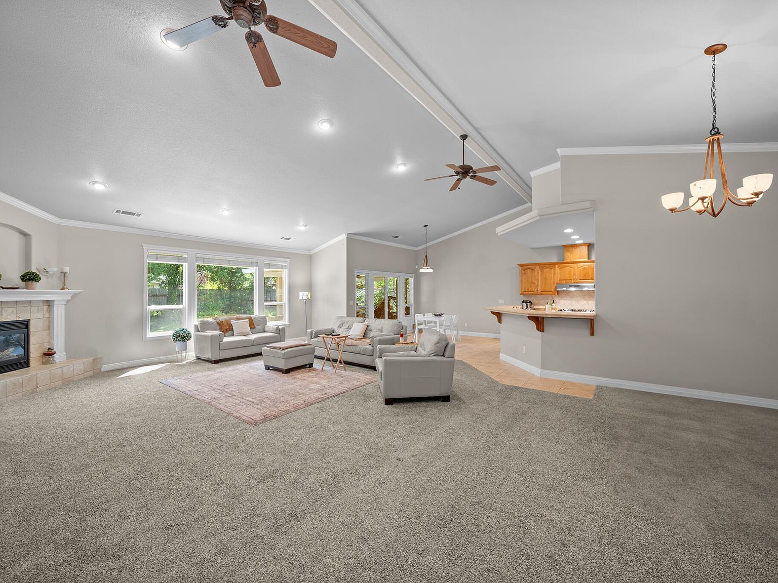 3921 Silver Lace Ln Redding, CA 96001 - Thumbnail 4