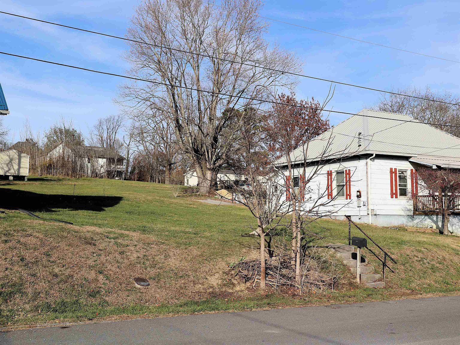 639 5th St NE Pulaski, VA 24301 - Thumbnail 4