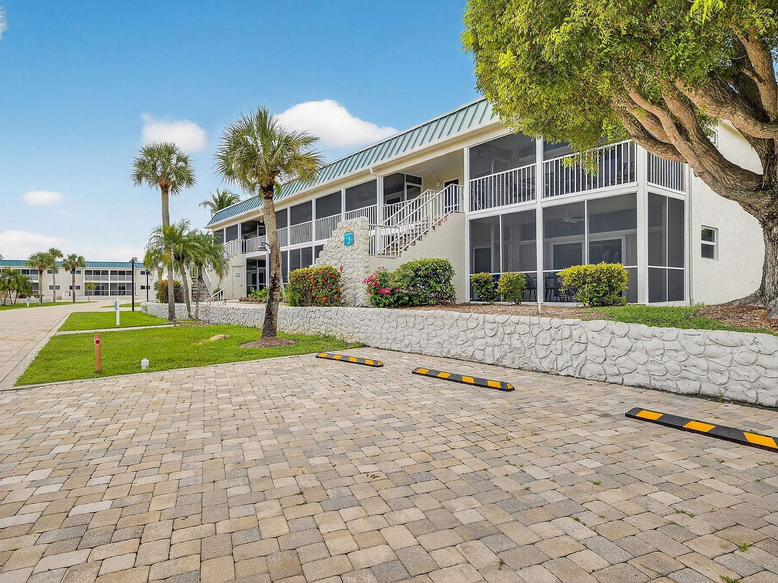 827 E Gulf Dr UNIT J7 Sanibel, FL 33957 - Thumbnail 4