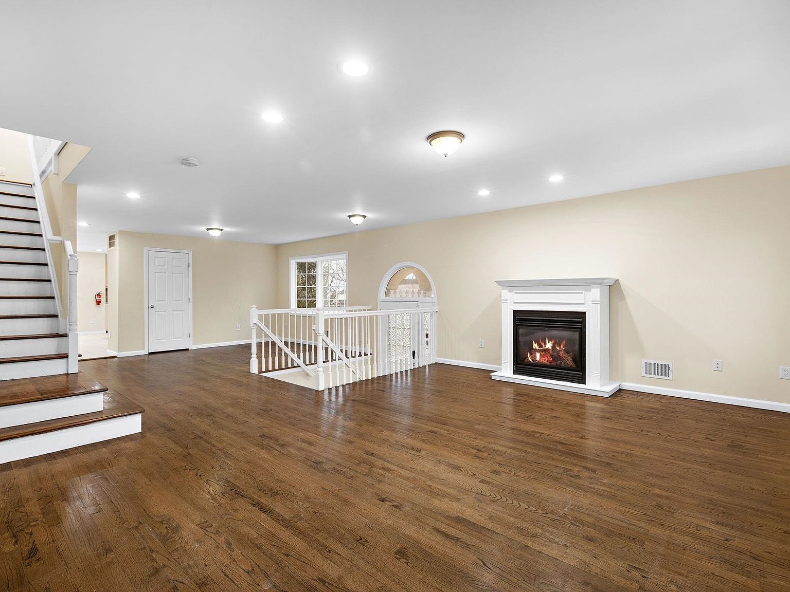 12 Liberty Ct Secaucus, NJ 07094 - Thumbnail 4