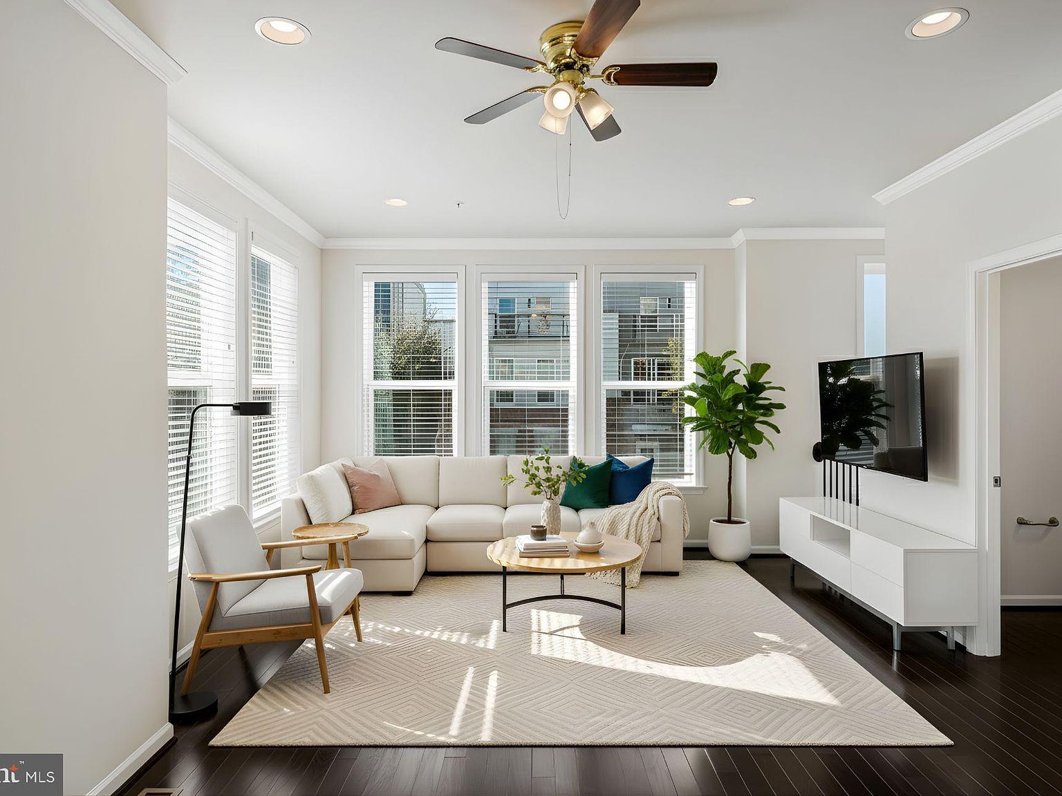 14580 Lakestone Dr Chantilly, VA 20151 - Thumbnail 4