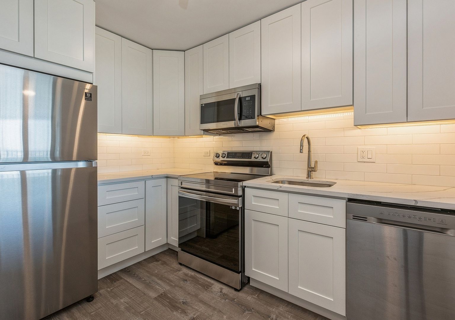 111 W Maple St APT 3311 Chicago, IL 60610 - Thumbnail 4