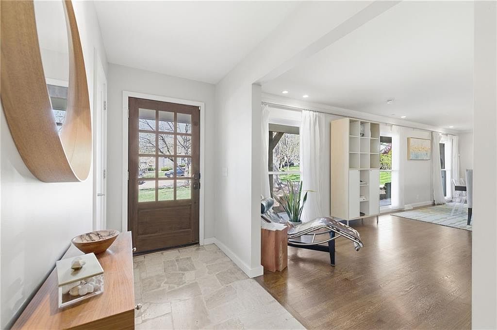 10409 Pawnee Ln Leawood, KS 66206 - Thumbnail 4