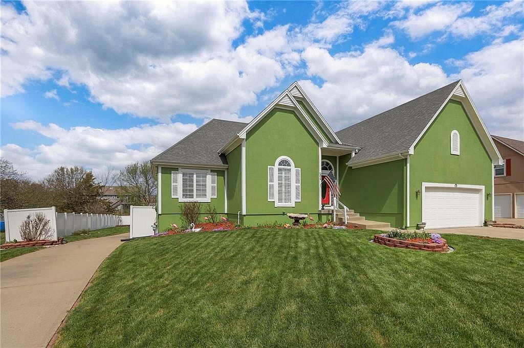 604 Oak Dr Raymore, MO 64083 - Thumbnail 4