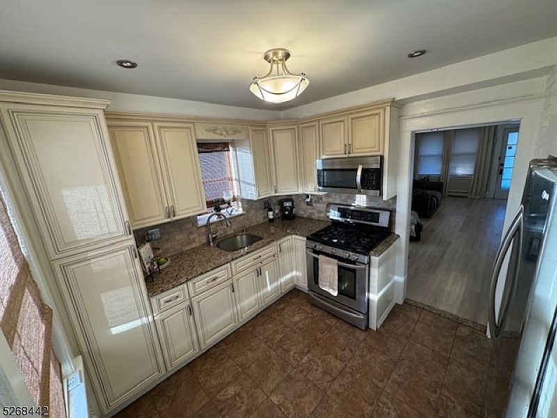 18 Zeliff Ave Little Falls, NJ 07424 - Thumbnail 4