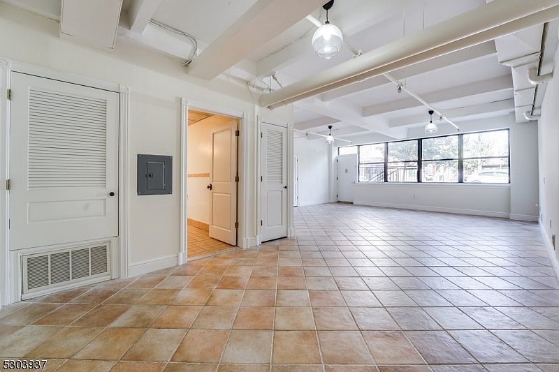 300 Communipaw Ave APT 4 Jersey City, NJ 07304 - Thumbnail 4