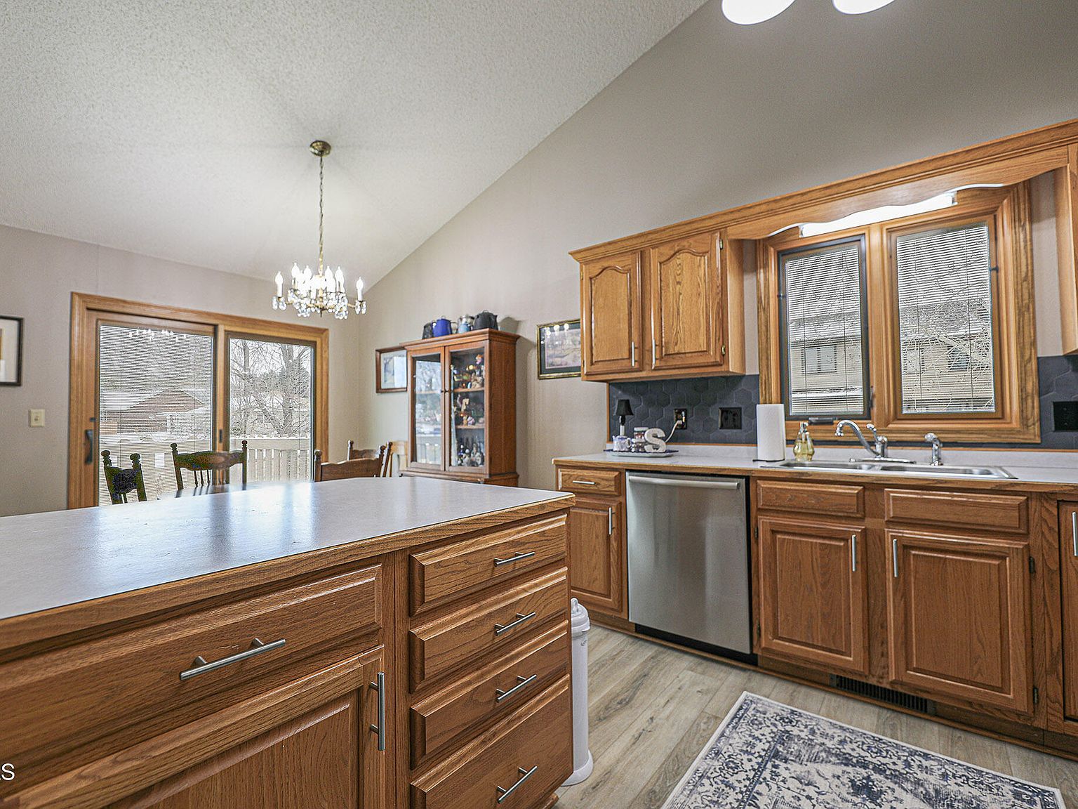 2972 Ontario Ln Bismarck, ND 58503 - Thumbnail 4