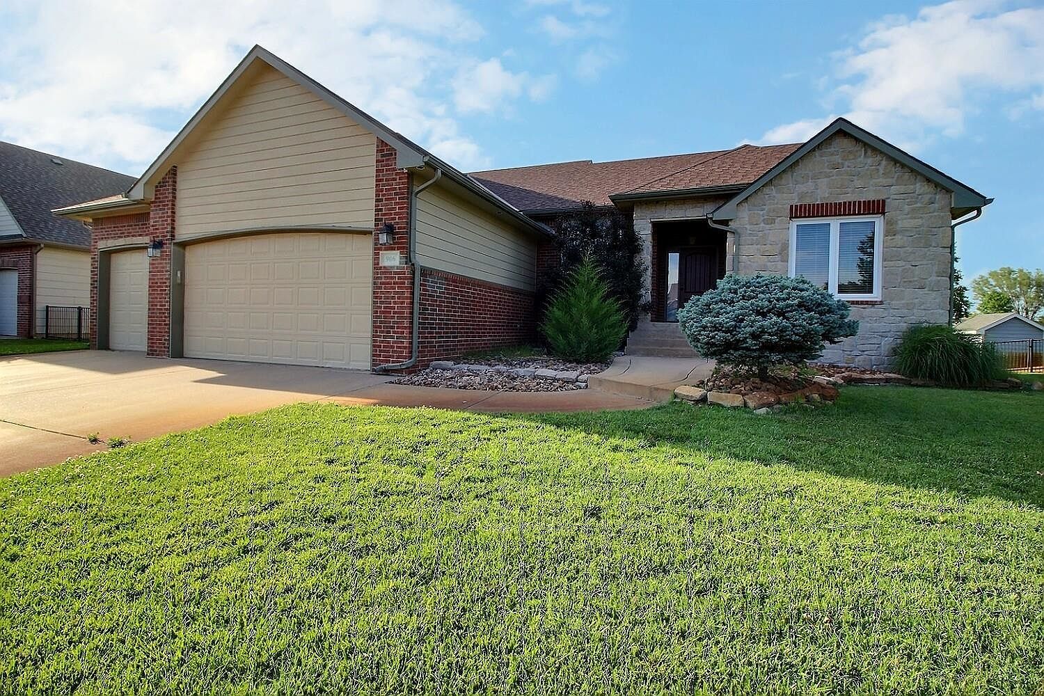 906 E Clear Creek St Clearwater, KS 67026 - Thumbnail 4